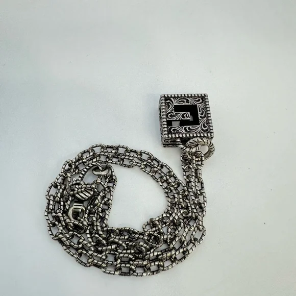 Gucci G Cube Pendant Necklace - Picture 5 of 10